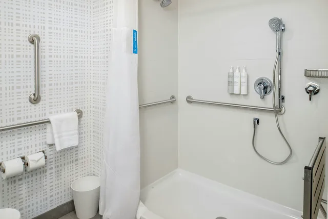 غرفة بسرير كينج لذوي الإعاقة، Hampton Inn by Hilton St Louis Airport 7/7