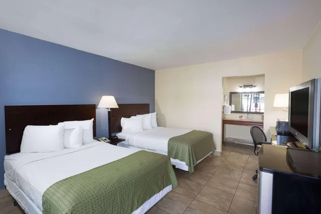 غرفة رباعية بسريرين مزدوجين، Days Inn by Wyndham St. Petersburg / Tampa Bay Area 4/5