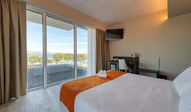 غرفة سوبيريور بسرير مزدوج أو سريرين منفصلين بإطلالة على البحيرة، Vision Hotel 2/10