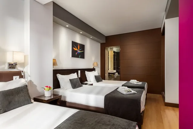 غرفة عائلية بسرير مزدوج وسريرين منفصلين، Hotel Luena 4/12