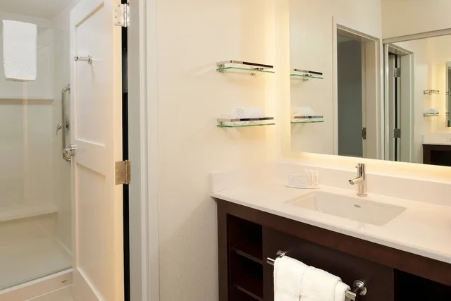 جناح بغرفتي نوم، RESIDENCE INN BLOOMINGTON 2/4