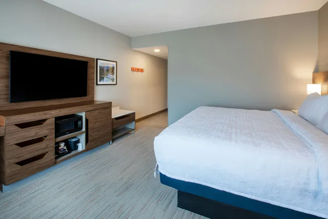 غرفة بسرير كينج لذوي الإعاقة، Hampton Inn and Suites by Hilton La Grande 3/7