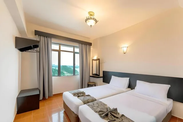 غرفة بريميوم بسرير كوين بـ3 غرف نوم، Glory Beach Resort 1/7