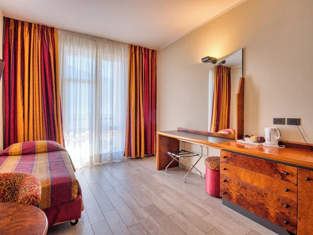 غرفة اقتصادية رباعية بسرير مزدوج مع أريكة، Hotel Cristina 3/9
