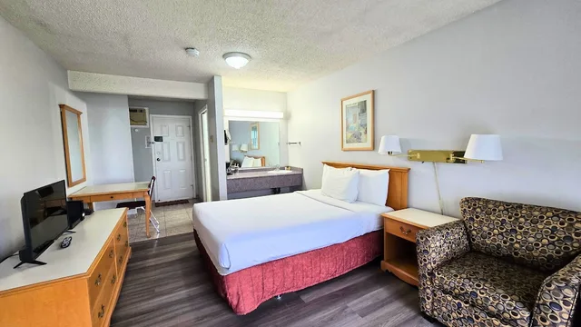 غرفة قياسية بسرير كوين، Okanagan Seasons Resort 4/5