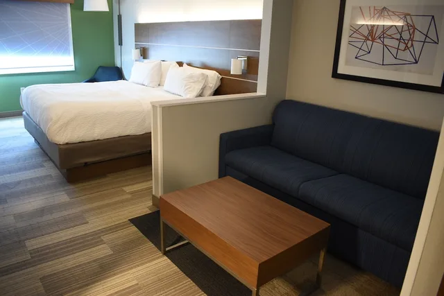 جناح بسرير كينج، Holiday Inn Express and Suites Lincoln South 2/10