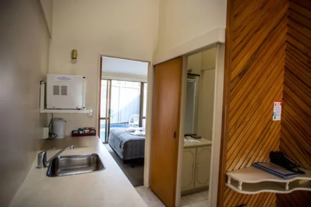 Plus, Family, Queen and Twin Beds, Private Pool، Bennetts Thermal Pools Motor Inn 6/9