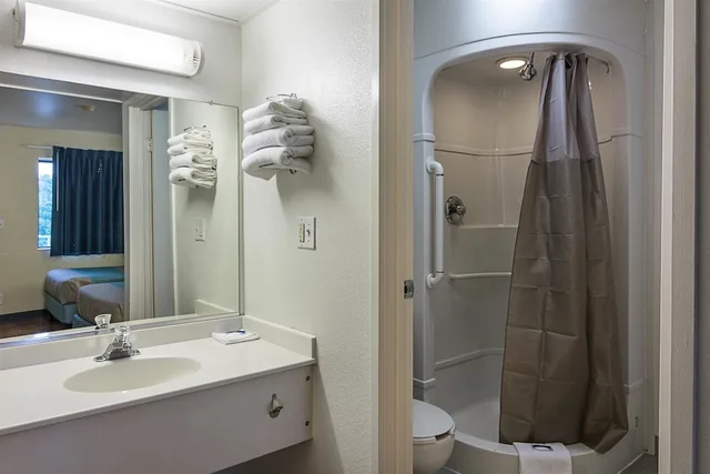 غرفة قياسية بسريرين مزدوجين، Motel6 Fredericksburg, VA - North 5/6