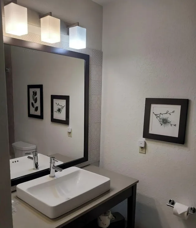 Studio, Suite, King Bed, Jetted Tub, Country Inn & Suites by Radisson, Platteville, WI 5/7