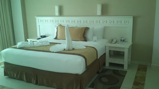 Emerald, Suite, King Bed, Jetted Tub، Bluebay Grand Esmeralda All Inclusive 5/7