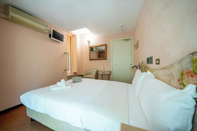 غرفة أساسية بشرفة مفردة بسرير كوين، Hotel Serenella 1/4