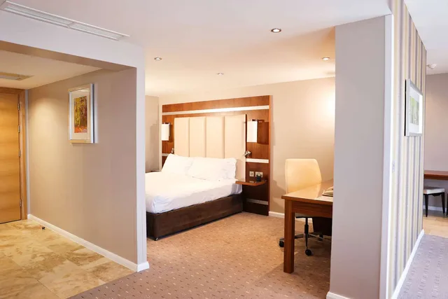 Suite, Apartment, Kitchenette، Doubletree By Hilton Milton Keynes 1/2