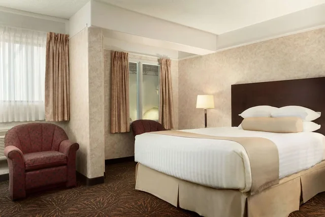 غرفة بسرير كوين، Travelodge By Wyndham Lloydminster 2/4