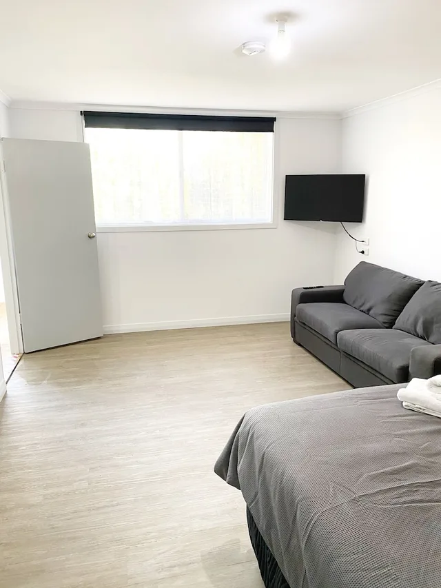 1 Bedroom, Deluxe, Cabin, 1 Queen and 1 Single Bed, Limestone Coast Tourist Park 3/5