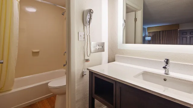 غرفة قياسية بسرير كينج، Best Western Central Inn 5/5