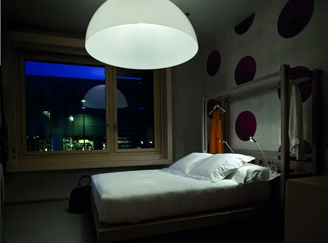 غرفة ديلوكس مفردة بسرير مزدوج، NU Hotel 2/3