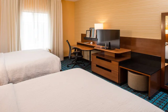غرفة بسريرين كوين، Fairfield Inn Suites St Louis Westport 2/5
