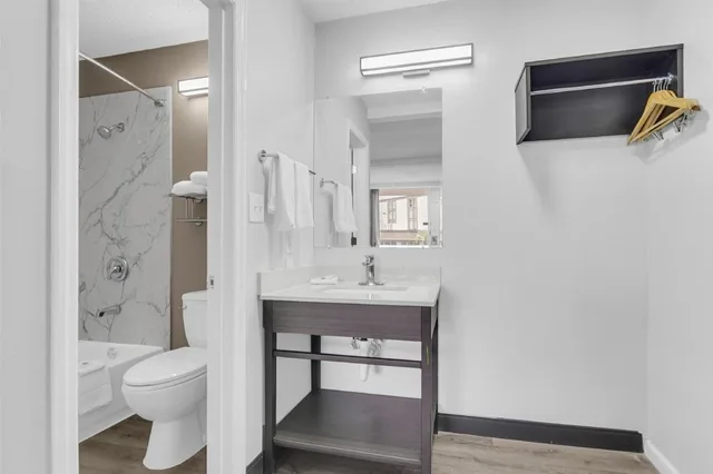 2 Queen Beds Mobil Access Tub Nsmk Kitchen، Studio 6 Extended Stay - Summerville, SC - Charleston 5/7