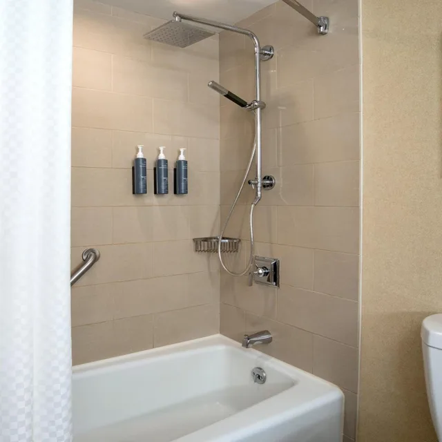 غرفة بسرير كينج بإطلالة على الحديقة، The Westin Boston Seaport District 2/4
