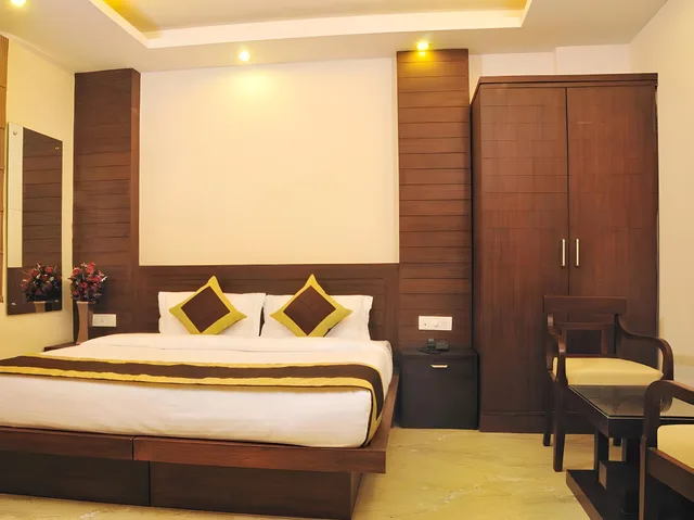 Deluxe, King Bed, HOTEL PARADISE INN 1/2