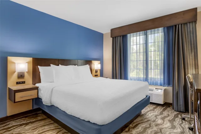 جناح بسرير كينج، Best Western Plus River Escape Inn & Suites 2/10