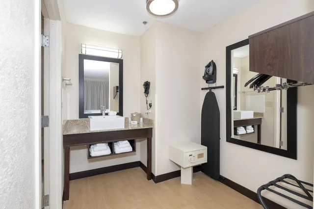 Premium, Suite, Multiple Beds، Red Roof PLUS Jacksonville - Southpoint 7/7