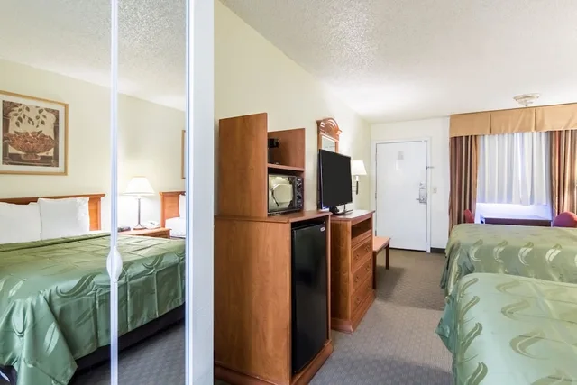 غرفة خارجية بسريرين كوين يُسمح فيها بالحيوانات الأليفة، Quality Inn & Suites Alma I-40 2/4