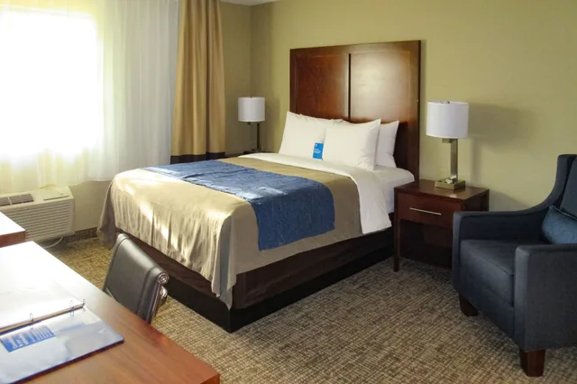 غرفة بسرير كوين، Comfort Inn & Suites Rocklin - Roseville 3/6
