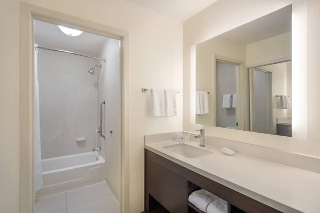 استوديو بسرير كوين مع أريكة لذوي الإعاقة، Residence Inn by Marriott Indianapolis Airport 3/5