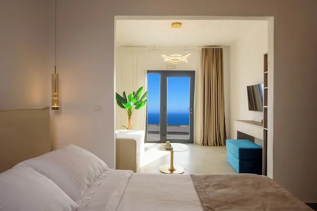 Suite, King Bed, Sea View, Sofa, Balcony, Casa della Liberta Firostefani 2/8