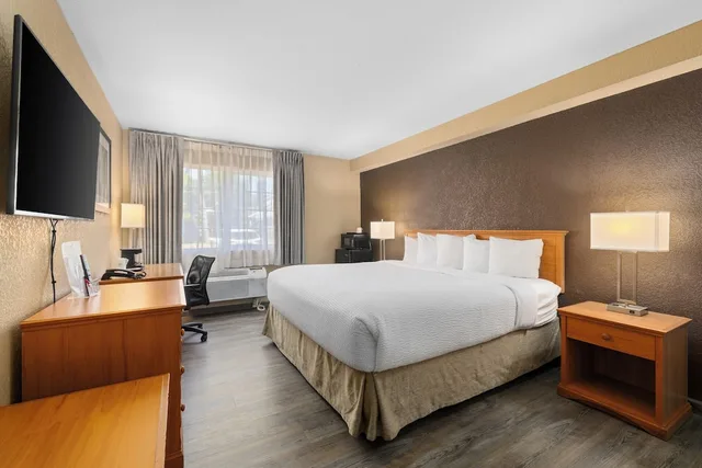 غرفة بسرير كينج لذوي الإعاقة، Ramada By Wyndham Portland 3/8