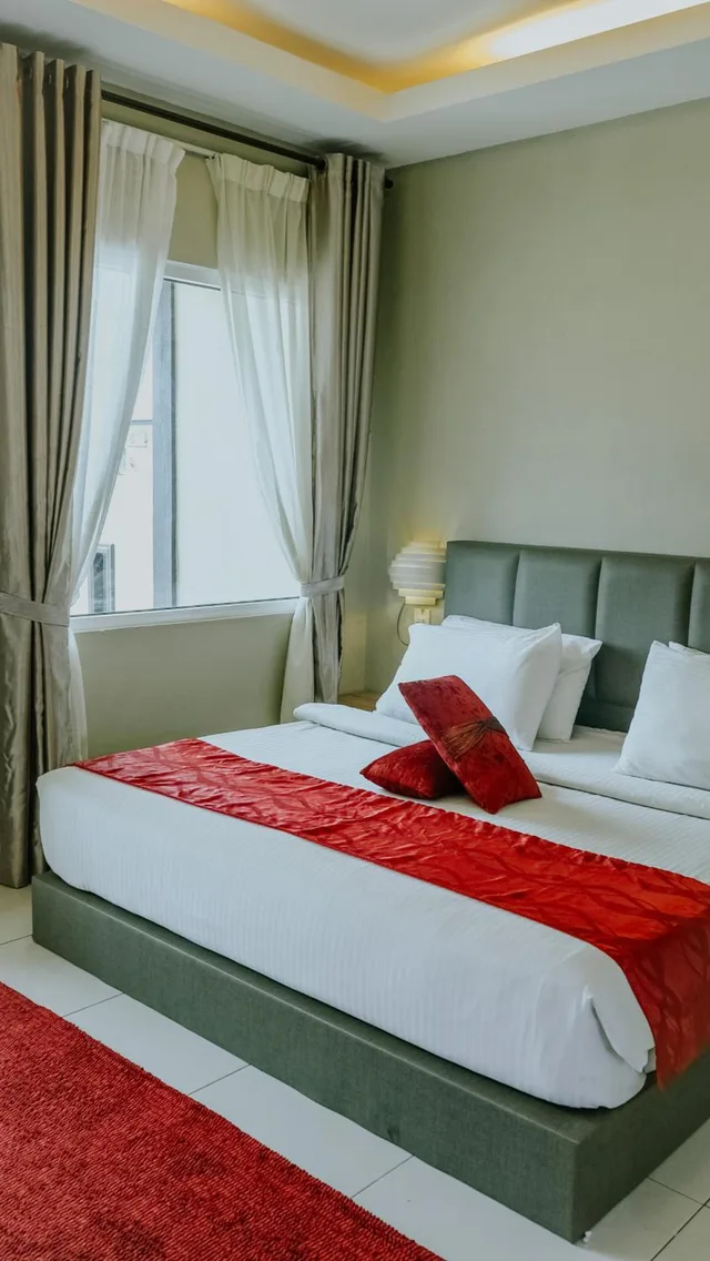غرفة بسرير كوين بشرفة، Destini Akef Villa 1/8
