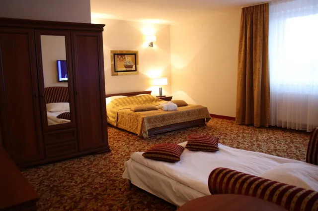 غرفة عائلية بسرير مزدوج مع أريكة، Hotel SPA Faltom Gdynia Rumia 2/7