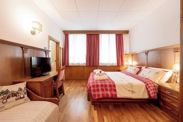 غرفة كلاسيكية بسريرين منفصلين، Schloss Hotel & Club Dolomiti 2/5