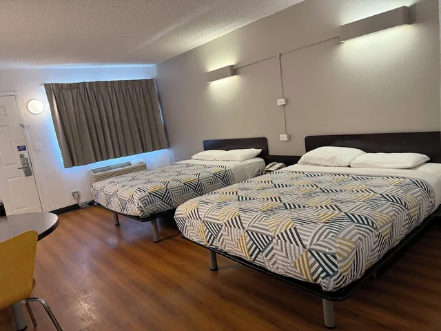 Standard, 2 Queen Beds, Motel6 Joliet, IL - I-80 6/10