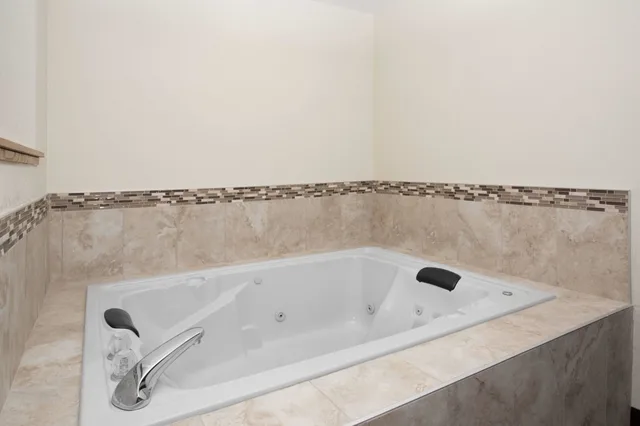 Superior, Studio, Suite, King Bed, Pool View, AmericInn by Wyndham Mount Pleasant 6/6