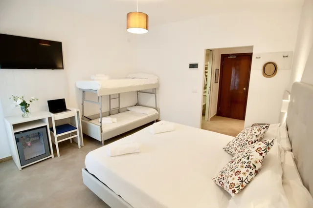 غرفة ديلوكس رباعية بشرفة بغرفة نوم واحدة، Hotel Maestri 3/10