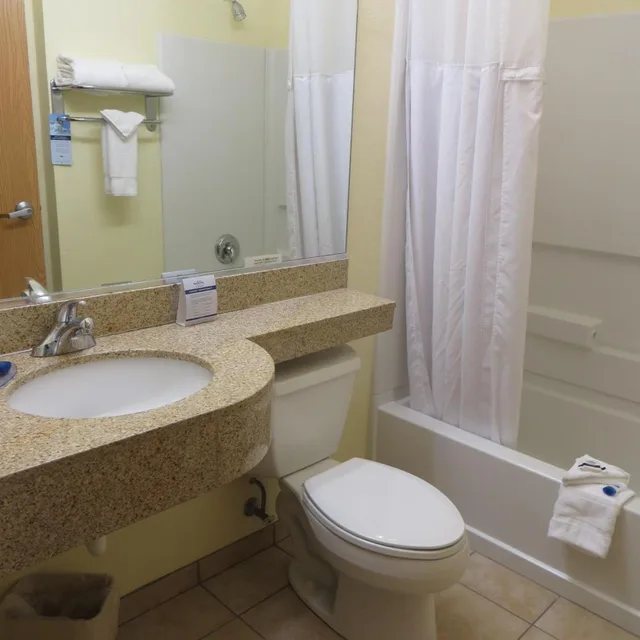 جناح استوديو بسرير كوين بحوض استحمام لذوي الإعاقة، Red Roof Inn Port Charlotte - Punta Gorda 7/10