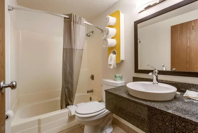 غرفة رباعية بسريرين مزدوجين، Motel6 Albert Lea, MN 5/6