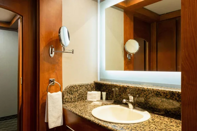 غرفة بسرير كينج بإطلالة على المدينة، Courtyard By Marriott Mexico City Revolucion Ex Radisson Flamingos 5/9