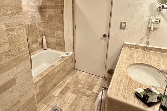 جناح جونيور بسرير كينج مع أريكة، Grand Cantalagua Hotel Morelia, BW Signature Collection 10/10