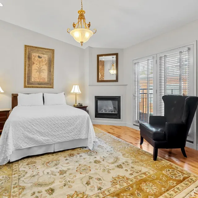 Deluxe, Queen Bed, Penn's View Hotel 2/9
