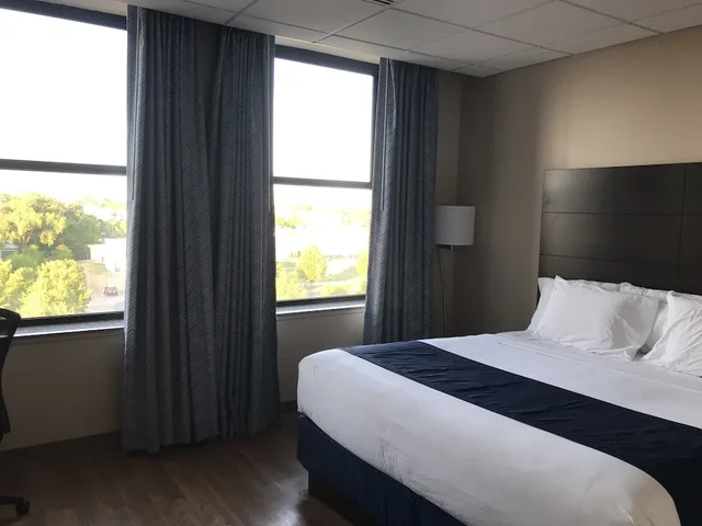 جناح استوديو بسرير كينج بإطلالة على البحيرة مع أريكة، Ariel Broadway Hotel 2/3