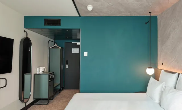غرفة سوبيريور بسرير كوين مع أريكة، Novotel Bern Expo 4/10