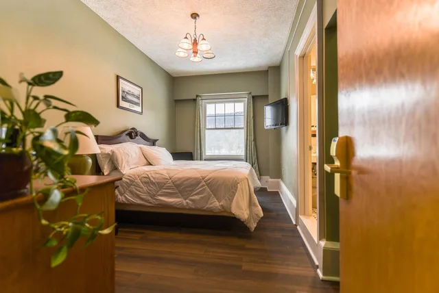 Room, King Bed, River View, The Shawnee Inn And Golf Resort 8/10