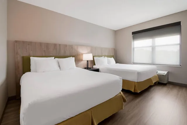 غرفة بسريرين كوين يُسمح فيها بالحيوانات الأليفة، Country Inn & Suites by Radisson, Harrisburg Northeast - Hershey 2/7