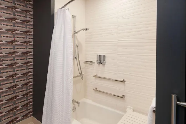 Savvy, Guest Room, King Bed, Large، Aloft Orlando International Drive 6/7