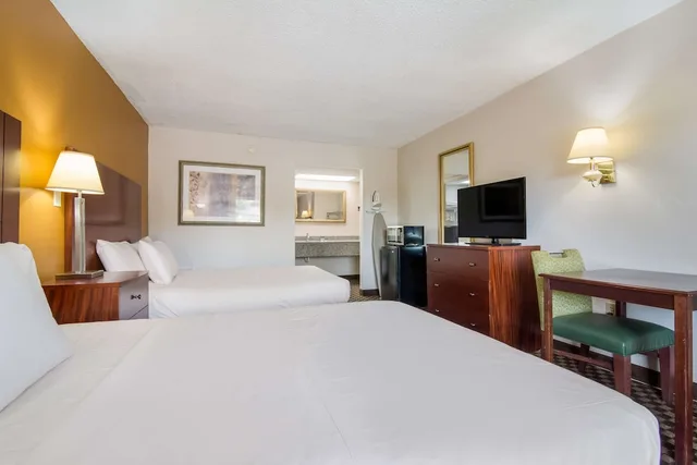 Room, 2 Queen Beds, Americas Best Value Inn Wadesboro 3/4