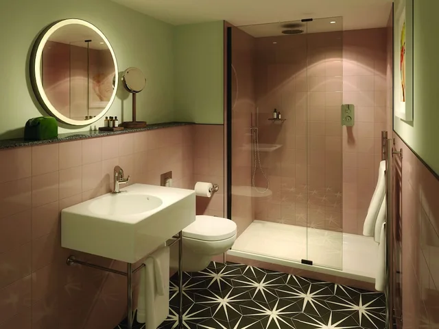 Big, King Bed، Telegraph Hotel Coventry Hotel 3/4