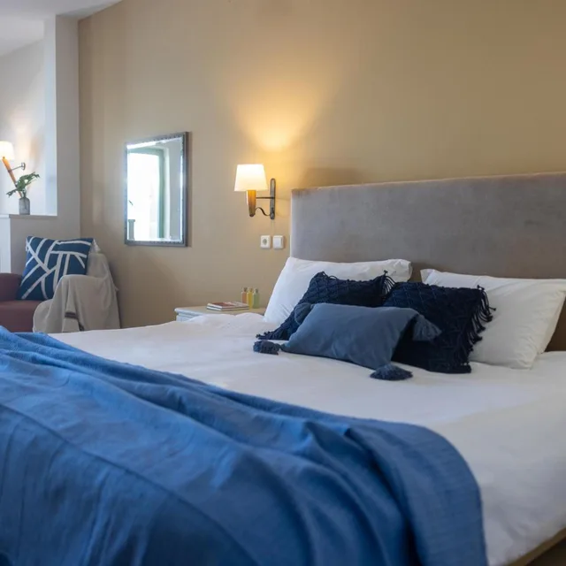 Junior Suite, Sea Front, Shared Pool, GRAND BAY BEACH RESORT KOLYMBARI 2/6